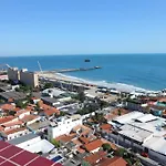 Praia De Iracema Vista Para O Mar De 180