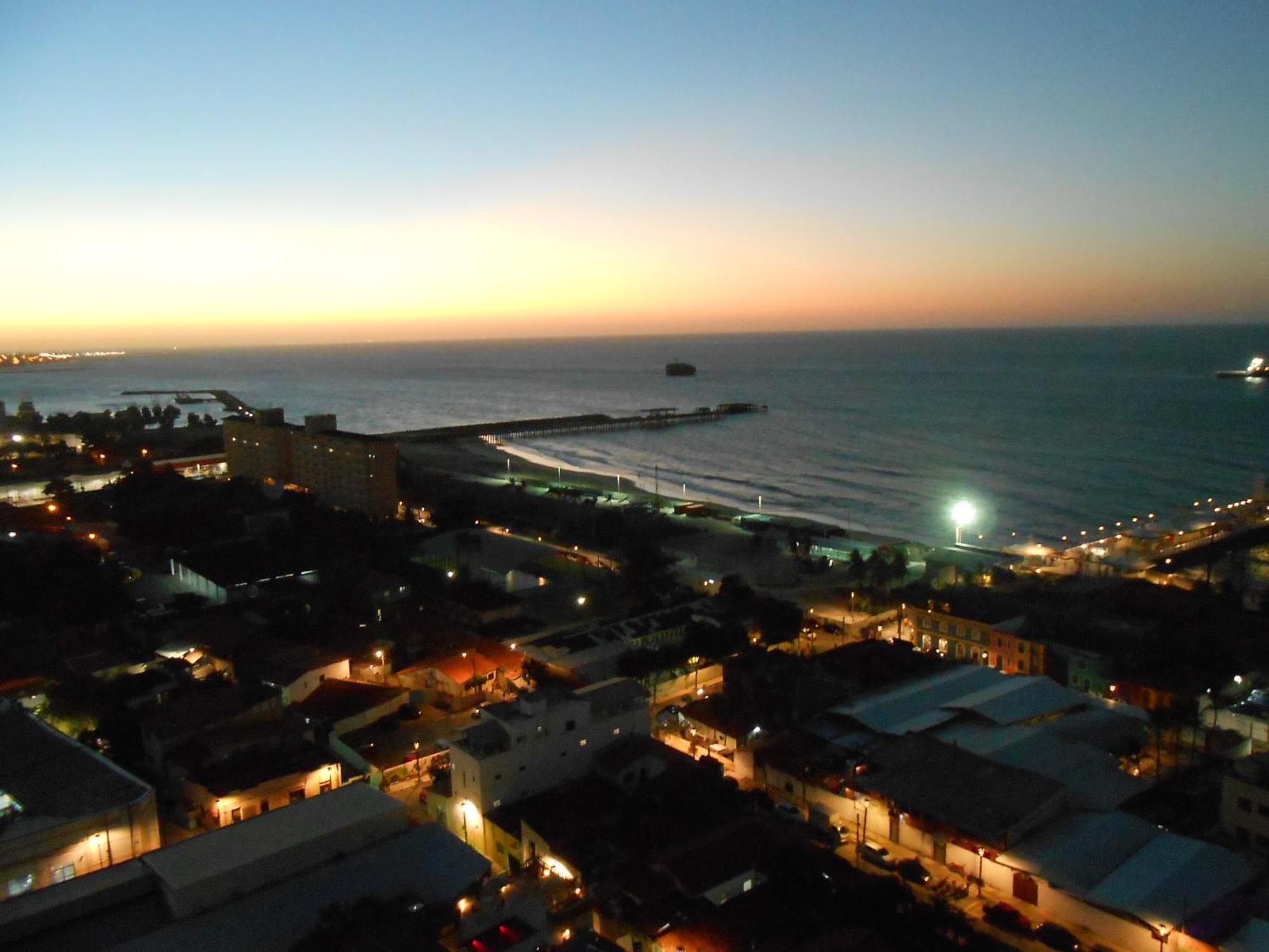 Apartamento Praia De Iracema Vista Para O Mar De 180
